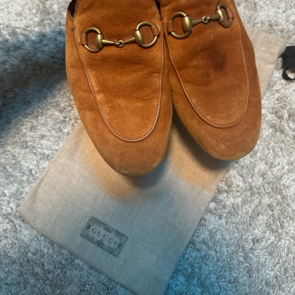 Gucci suede slides - comes with original box and dust bags - Picture 8 of 10